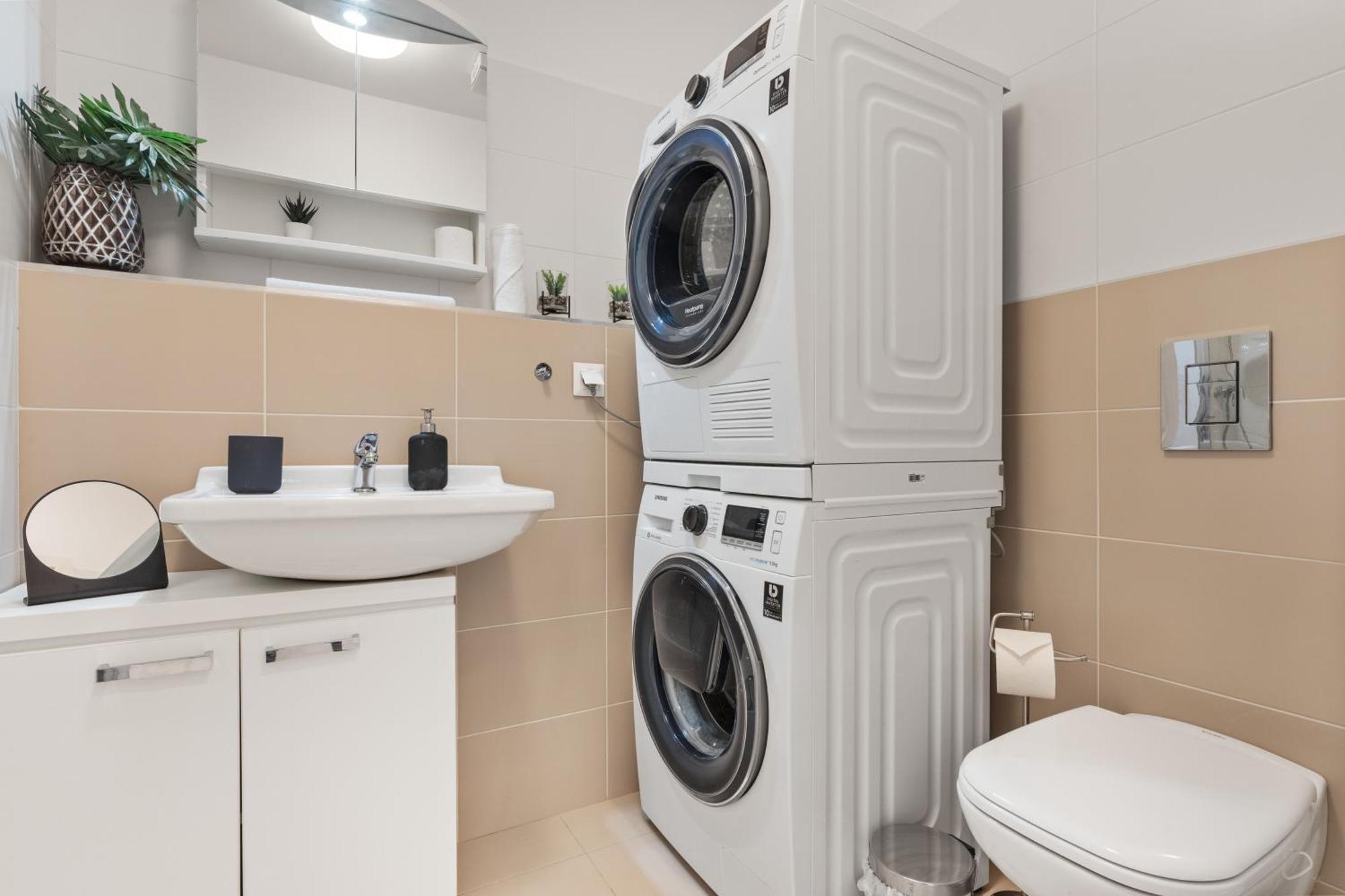 Lam Safari - Balcony - Ac - Free Parking Apartment Bratislava Bagian luar foto