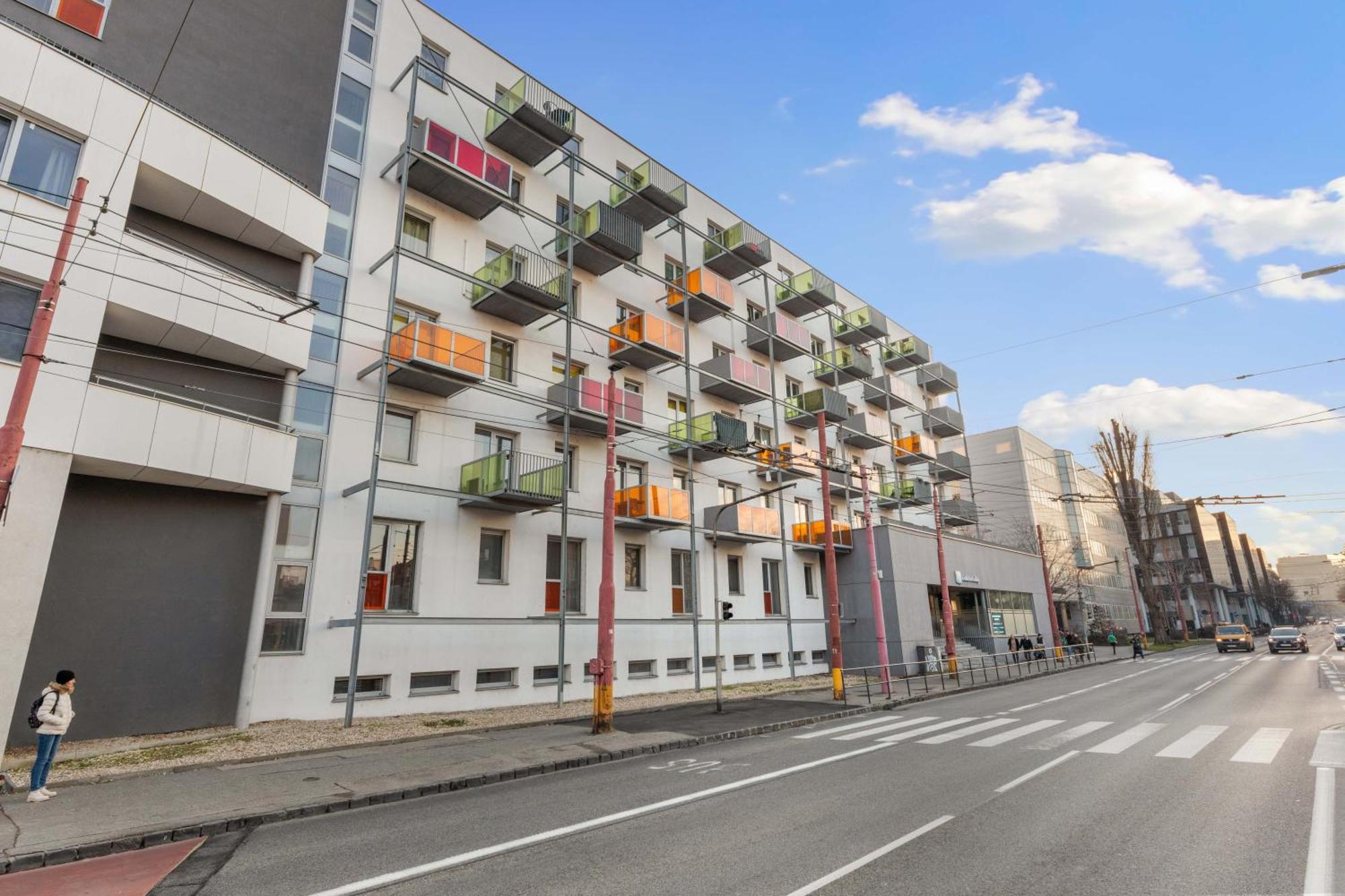 Lam Safari - Balcony - Ac - Free Parking Apartment Bratislava Bagian luar foto