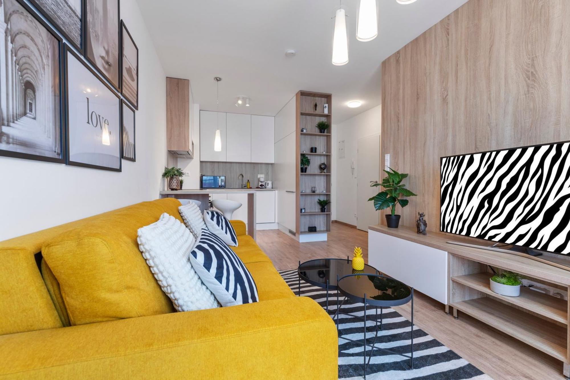 Lam Safari - Balcony - Ac - Free Parking Apartment Bratislava Bagian luar foto